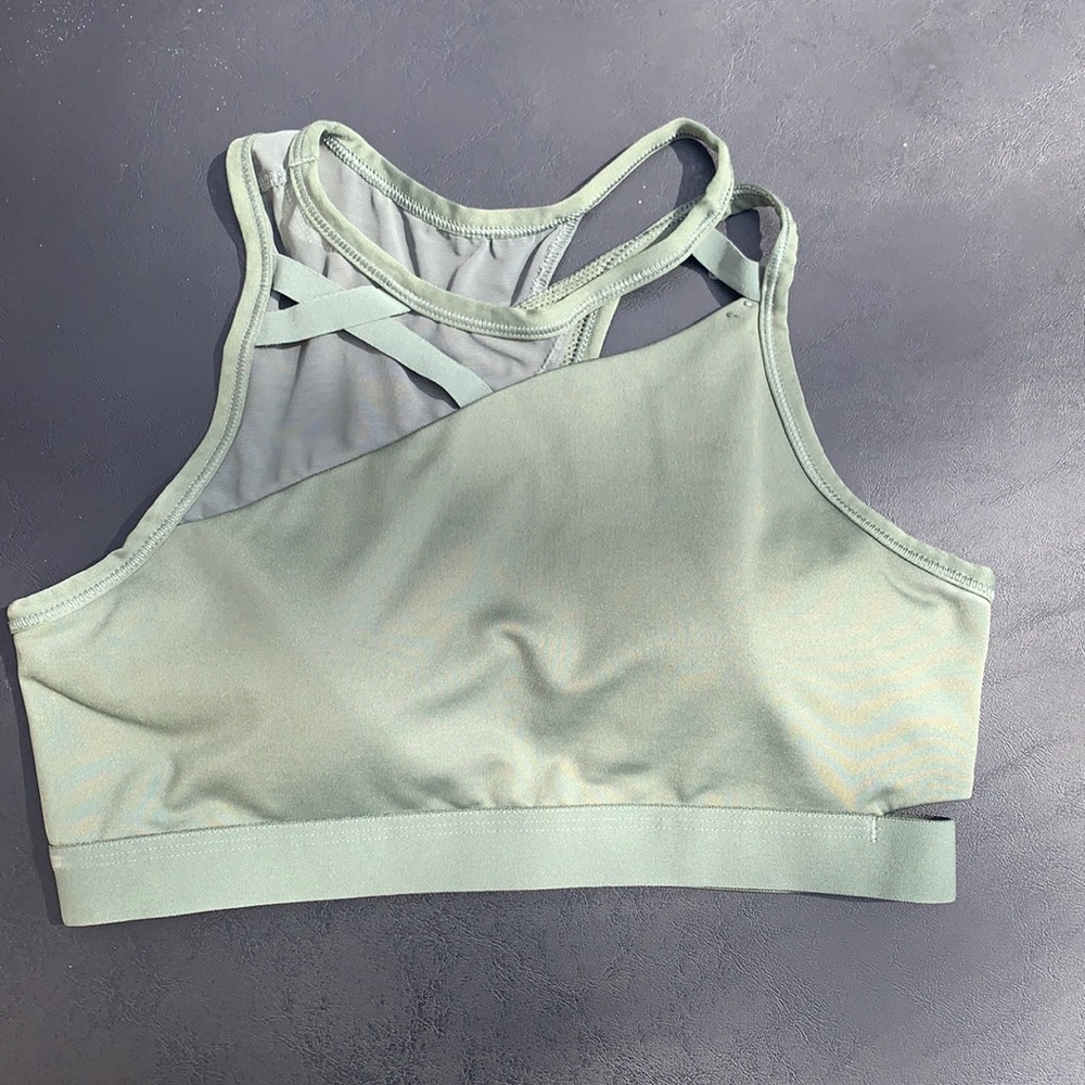 Nike mesh neck high sports bra